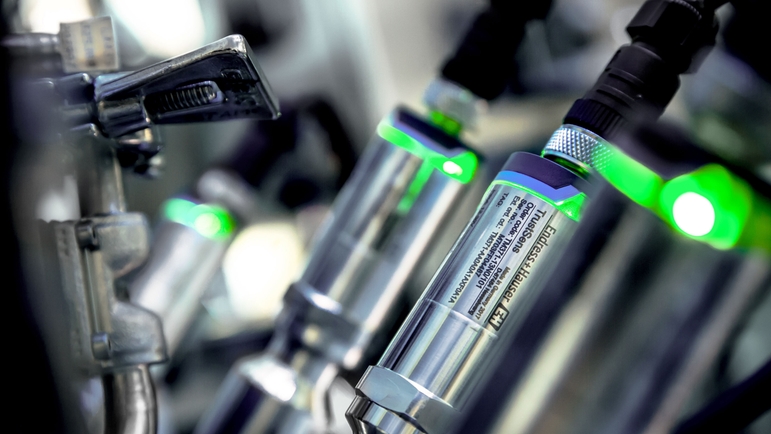 World first self-calibrating thermometer: iTHERM TrustSens World first self-calibrating thermometer: iTHERM TrustSens